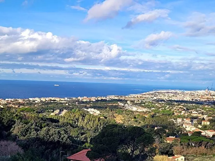 Immagine 4 di Casa indipendente in vendita  a Livorno