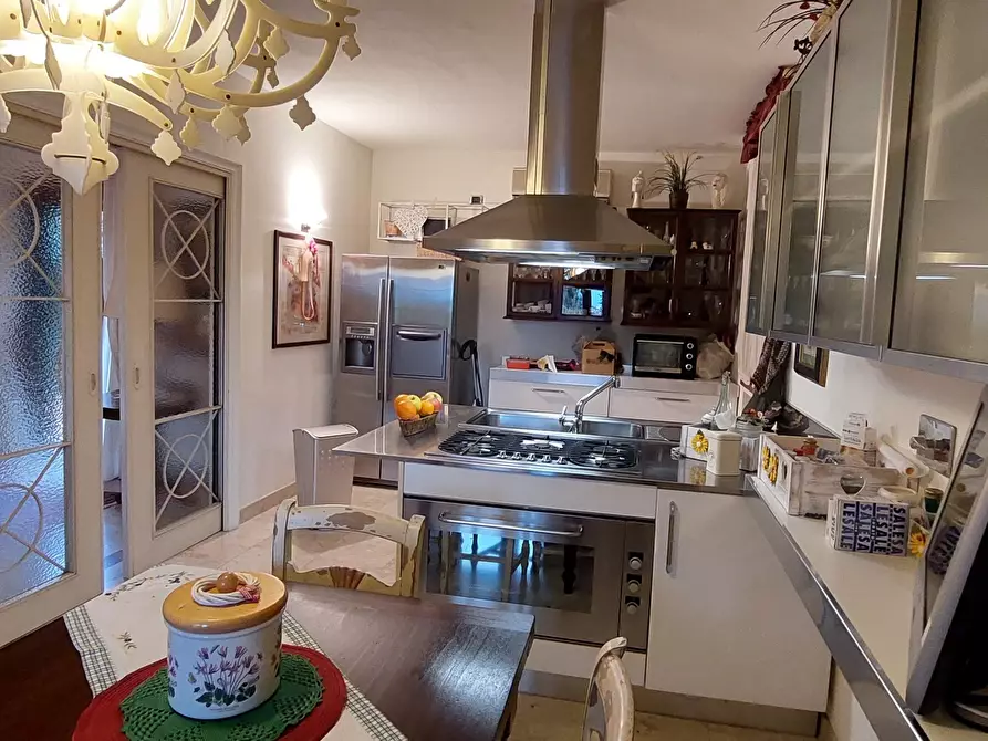 Immagine 21 di Villa in vendita  a Livorno