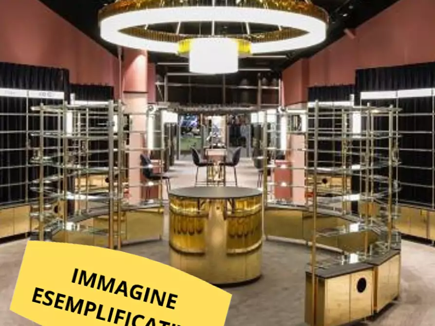 Immagine 10 di Locale commerciale in affitto  a Parma