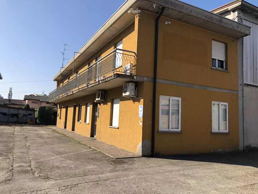 Immagine 4 di Attività artigianale in affitto  a Parma