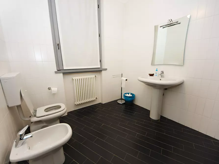 Immagine 18 di Ufficio in vendita  a Parma