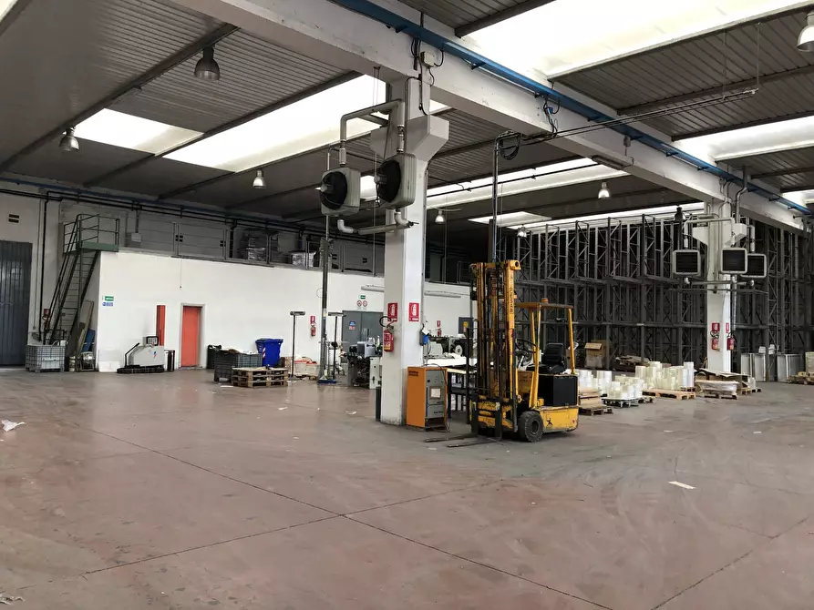 Immagine 12 di Attività artigianale in vendita  a Collecchio