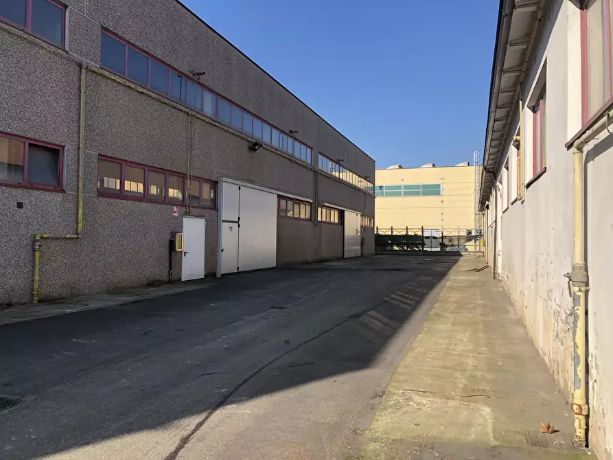 Immagine 5 di Attività artigianale in affitto  a Parma