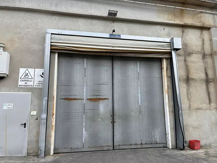 Immagine 6 di Attività artigianale in affitto  a Parma