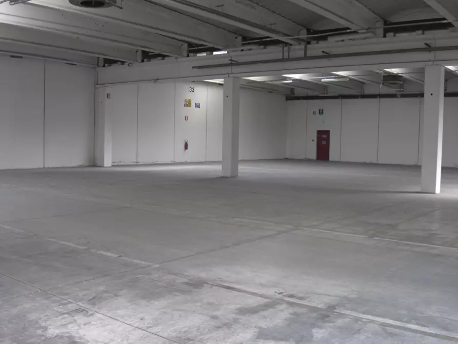 Immagine 7 di Attività artigianale in affitto  a Sorbolo Mezzani