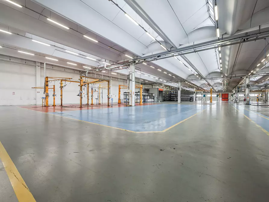Immagine 4 di Attività artigianale in vendita  a Parma