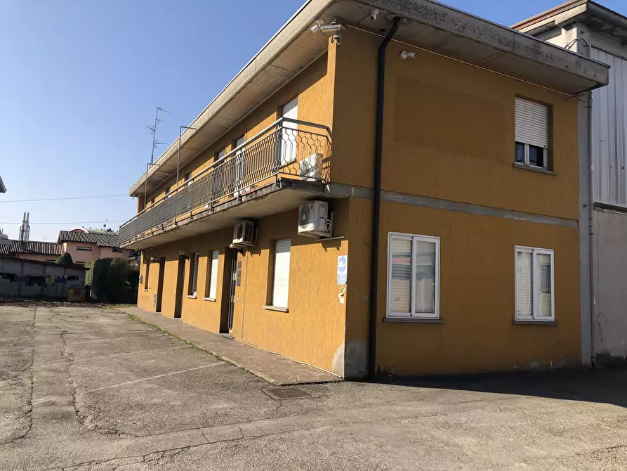 Immagine 17 di Attività artigianale in affitto  a Parma