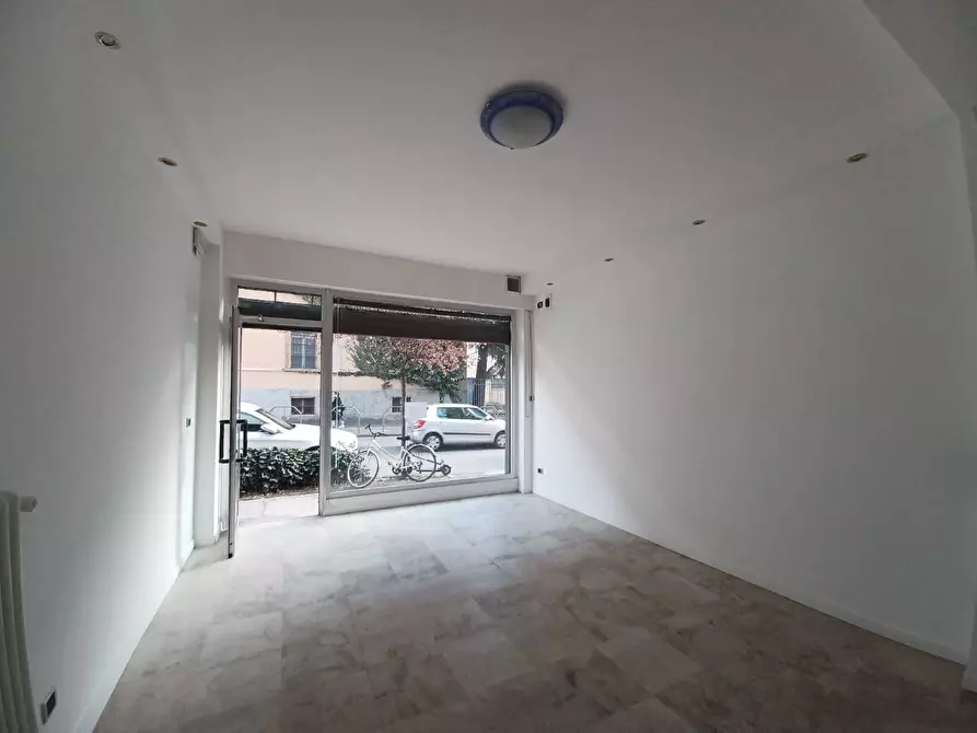 Immagine 2 di Locale commerciale in vendita  a Trento