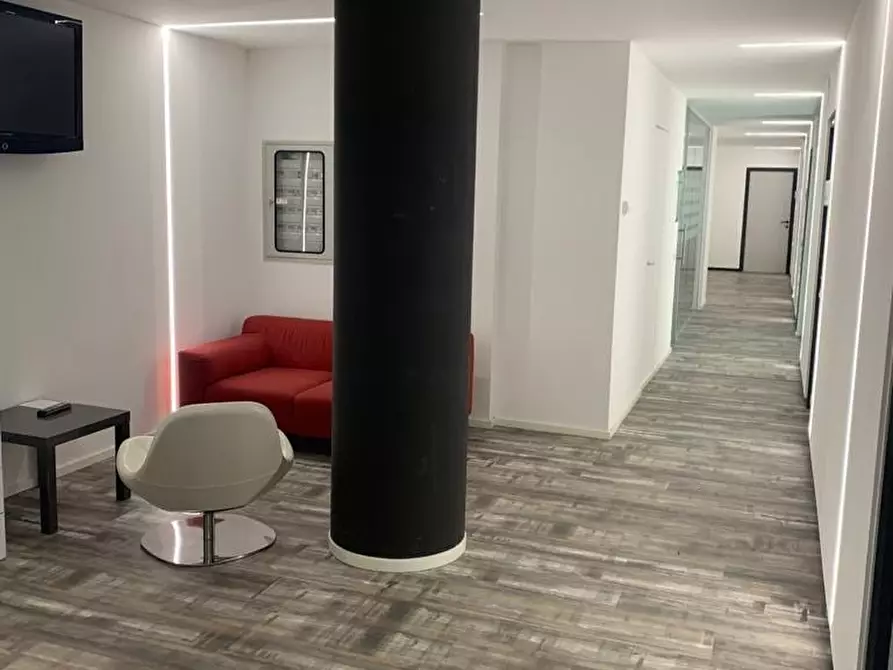 Immagine 3 di Ufficio in affitto  in Via Zambra 11 a Trento