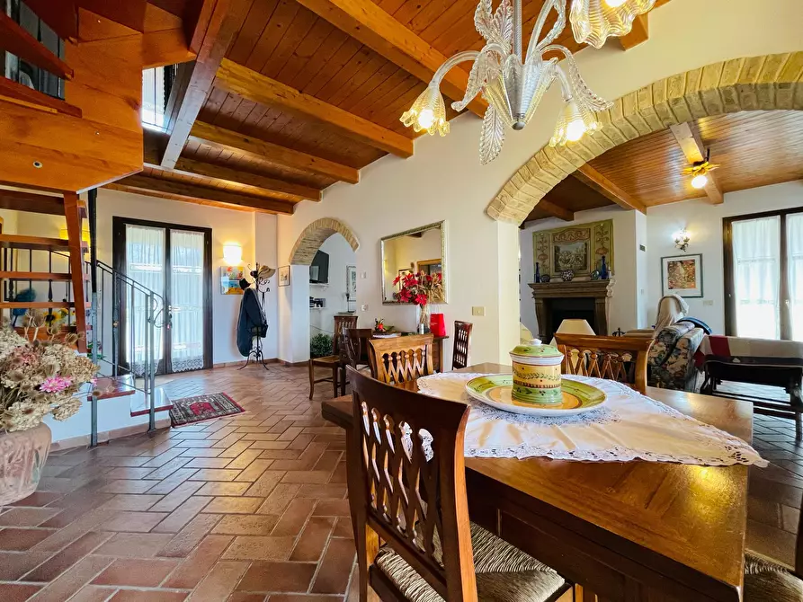 Immagine 27 di Rustico / casale in vendita  in morrovalle a Morrovalle