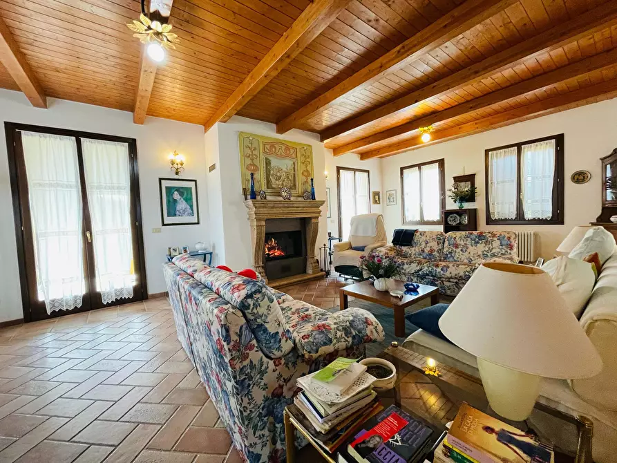 Immagine 28 di Rustico / casale in vendita  in morrovalle a Morrovalle