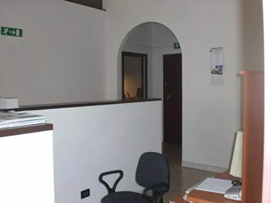 Immagine 4 di Locale commerciale in vendita  in VIA DEL COMMERCIO a Ancona