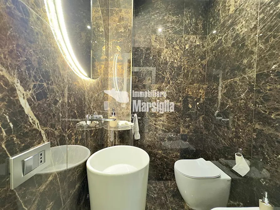 Immagine 13 di Quadrilocale in vendita  in Corso degli Inglesi 620 a San Remo