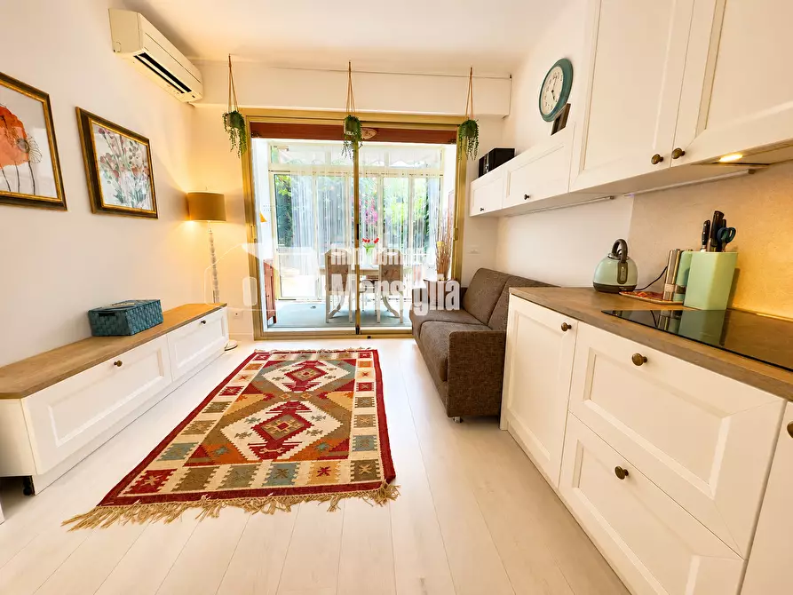 Immagine 1 di Bilocale in vendita  in Salita Grand Albergo 6 a San Remo