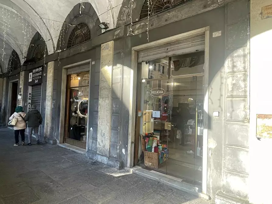 Immagine 1 di Locale commerciale in vendita  in Piazza Colombo a Genova