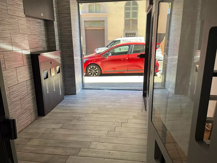 Immagine 5 di Locale commerciale in vendita  in Via Giulia di Barolo a Torino