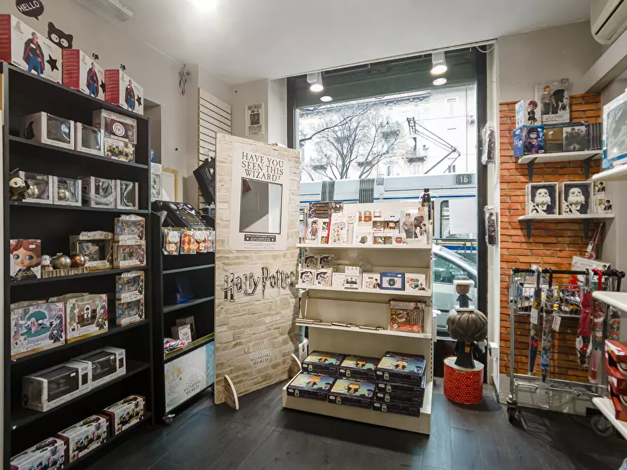 Immagine 8 di Locale commerciale in vendita  in Corso Peschiera a Torino