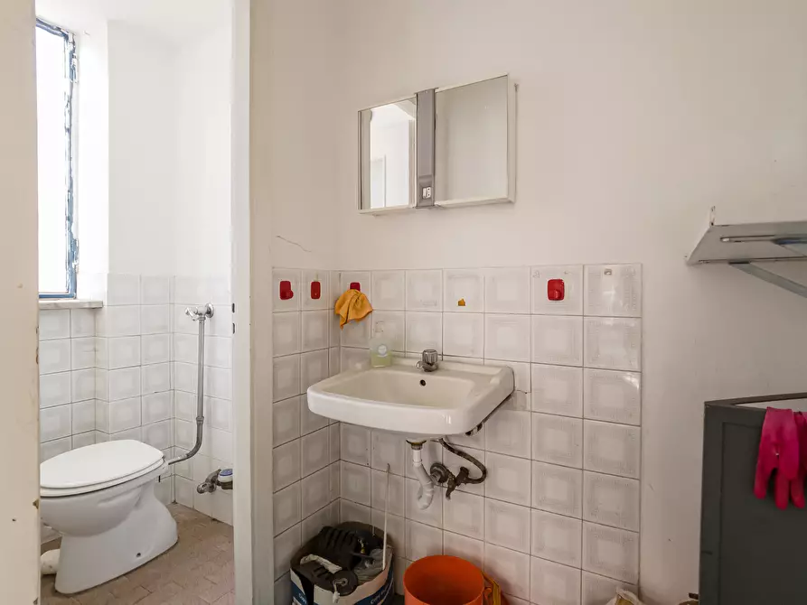 Immagine 15 di Locale commerciale in vendita  in Via Giorgio Bellono a Torino