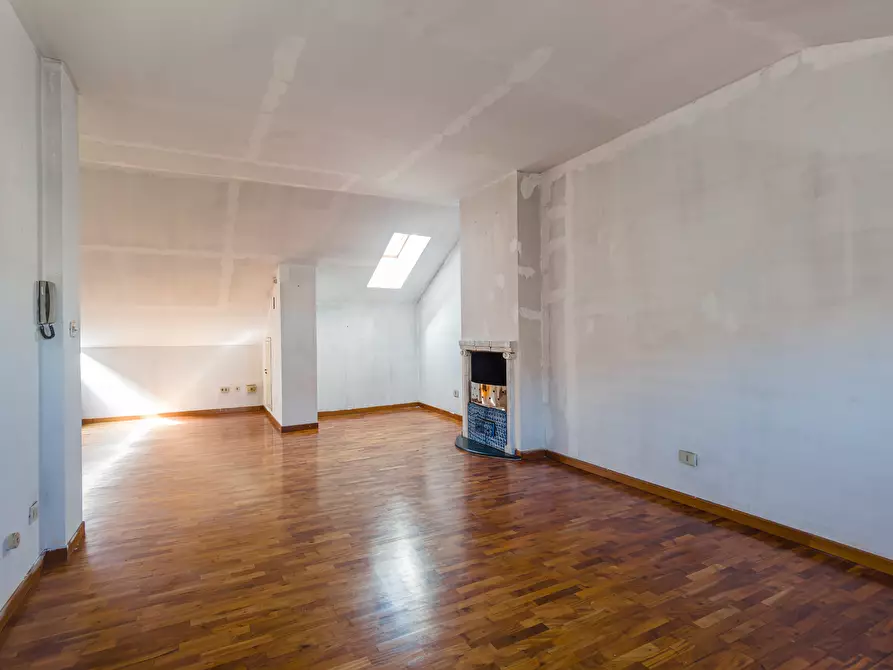 Immagine 8 di Attico in vendita  in Via Verolengo a Torino