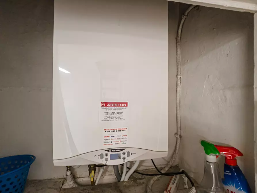 Immagine 12 di Trilocale in vendita  in Via Santa Chiara a Torino