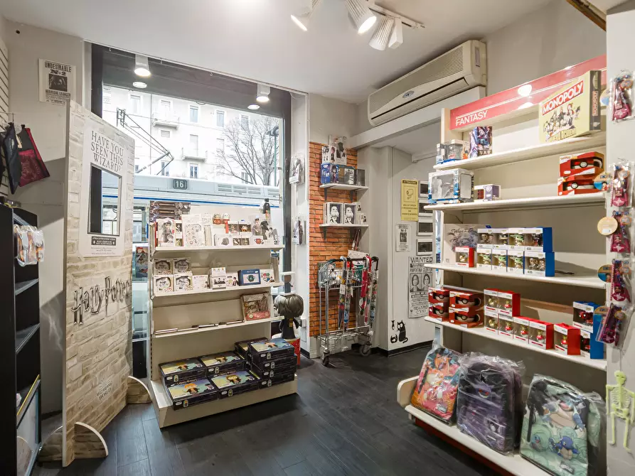 Immagine 9 di Locale commerciale in vendita  in Corso Peschiera a Torino