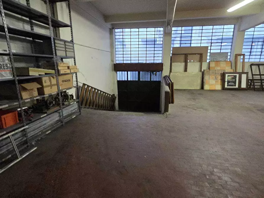 Immagine 2 di Magazzino in vendita  in Via Elvo a Torino