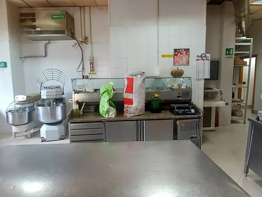 Immagine 12 di Locale commerciale in vendita  in Viale Porta Pia 5 a Brindisi