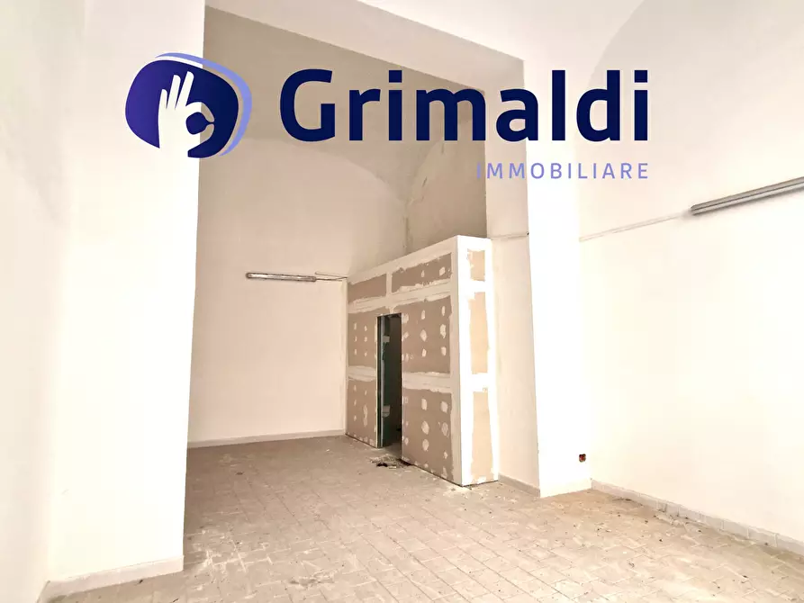 Immagine 12 di Locale commerciale in vendita  in Via Giuseppe Martucci 79 a Napoli
