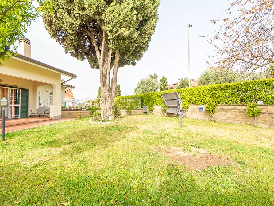 Immagine 11 di Villa in vendita  in Via Moricone a Albano Laziale