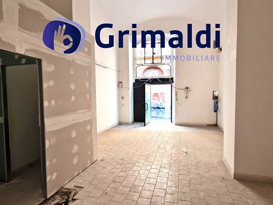 Immagine 7 di Locale commerciale in vendita  in Via Giuseppe Martucci 79 a Napoli