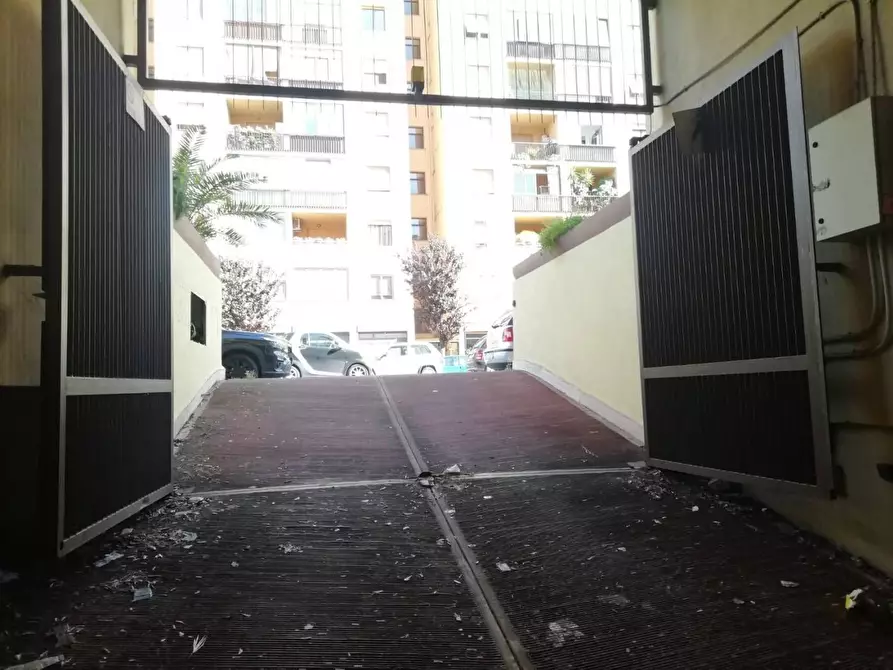 Immagine 4 di Garage in vendita  in Viale Marx a Roma