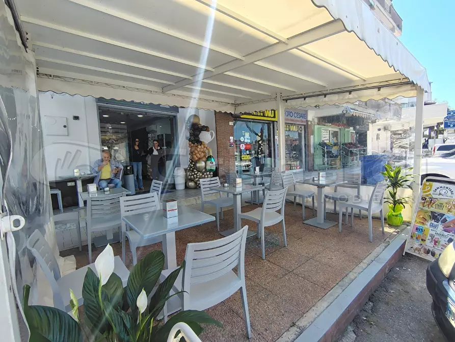 Immagine 5 di Locale commerciale in vendita  in Via Lago Patria 122 a Giugliano In Campania
