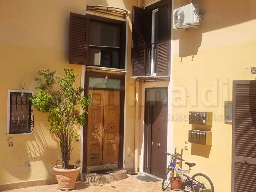 Immagine 1 di Appartamento in vendita  a Napoli
