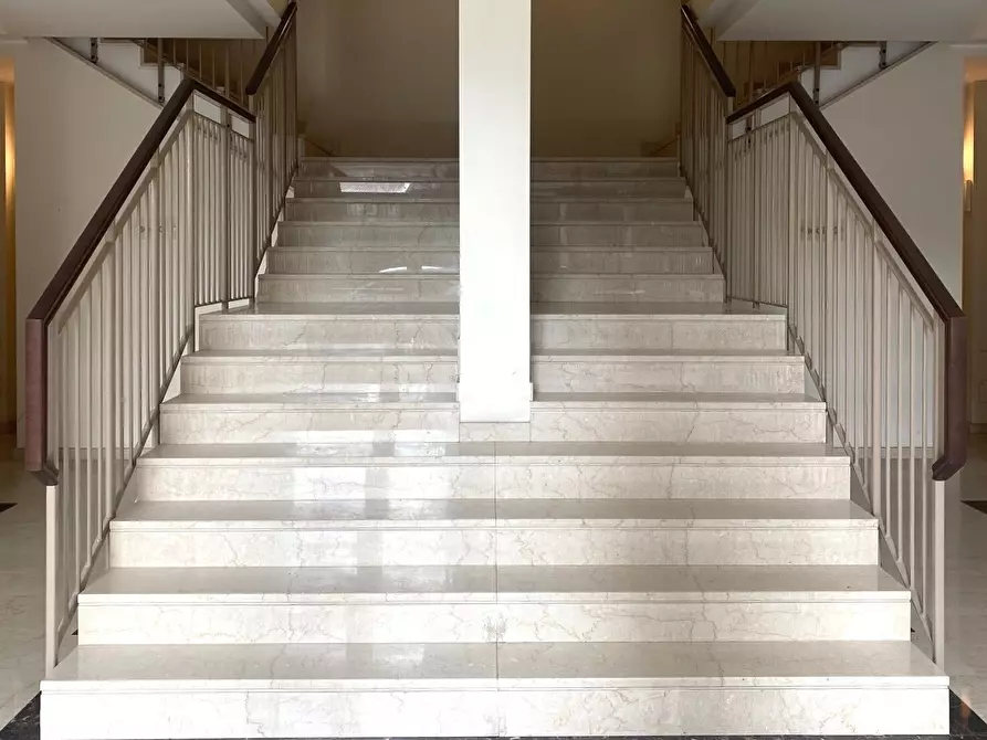 Immagine 3 di Quadrilocale in vendita  in Via XX Settembre 5 a Como