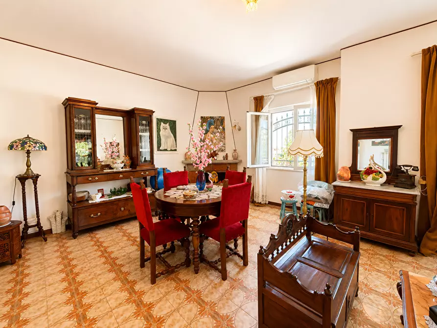 Immagine 2 di Casa indipendente in vendita  in Piazza Salvo D'Acquisto 9 a Anzio
