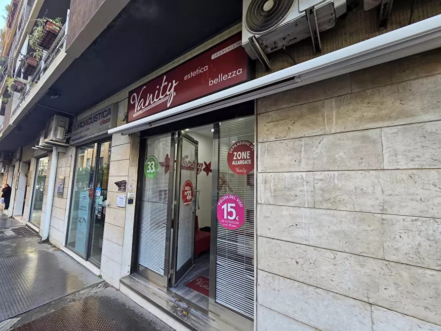 Immagine 2 di Locale commerciale in vendita  in Via Giordano Bruno 75/g a Messina