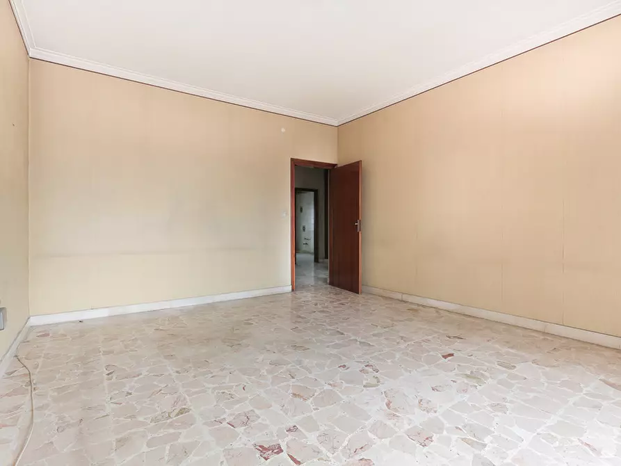 Immagine 18 di Pentalocale in vendita  in Via Nuovalucello 3 a Catania
