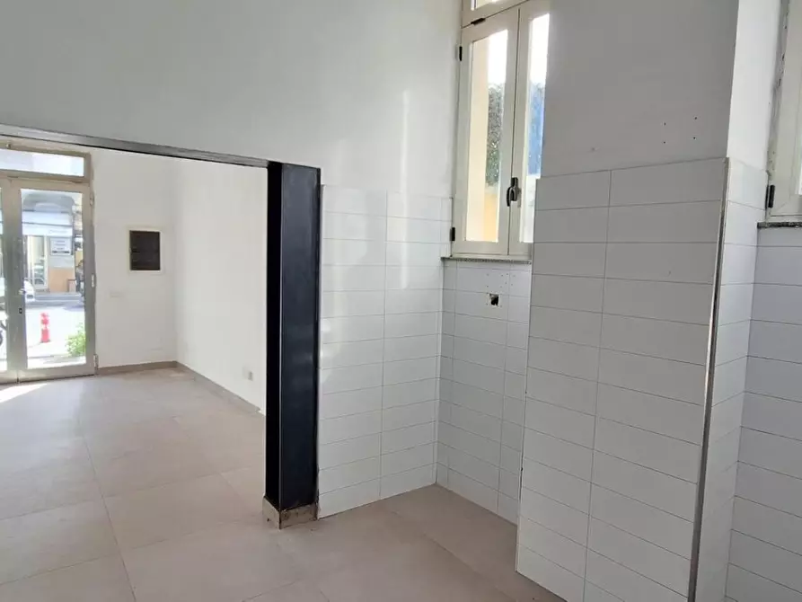 Immagine 12 di Locale commerciale in vendita  in Via Consolare Pompea 1561 a Messina