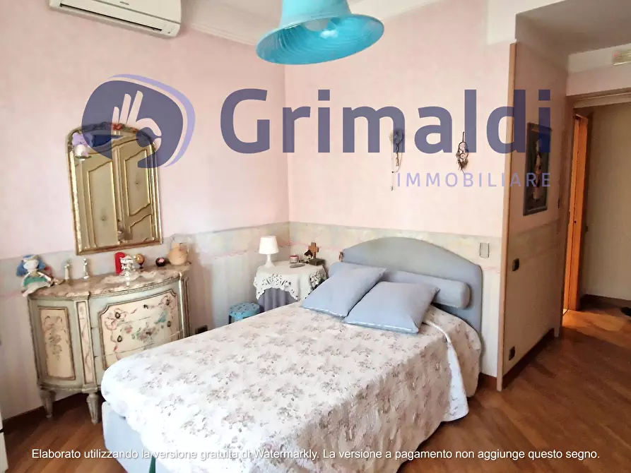 Immagine 21 di Pentalocale in vendita  in Via Pietro Castellino 141 a Napoli