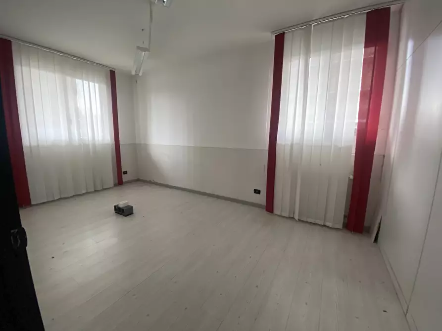 Immagine 13 di Ufficio in vendita  in Via Giuseppe Mazzini 19 a Villa Guardia