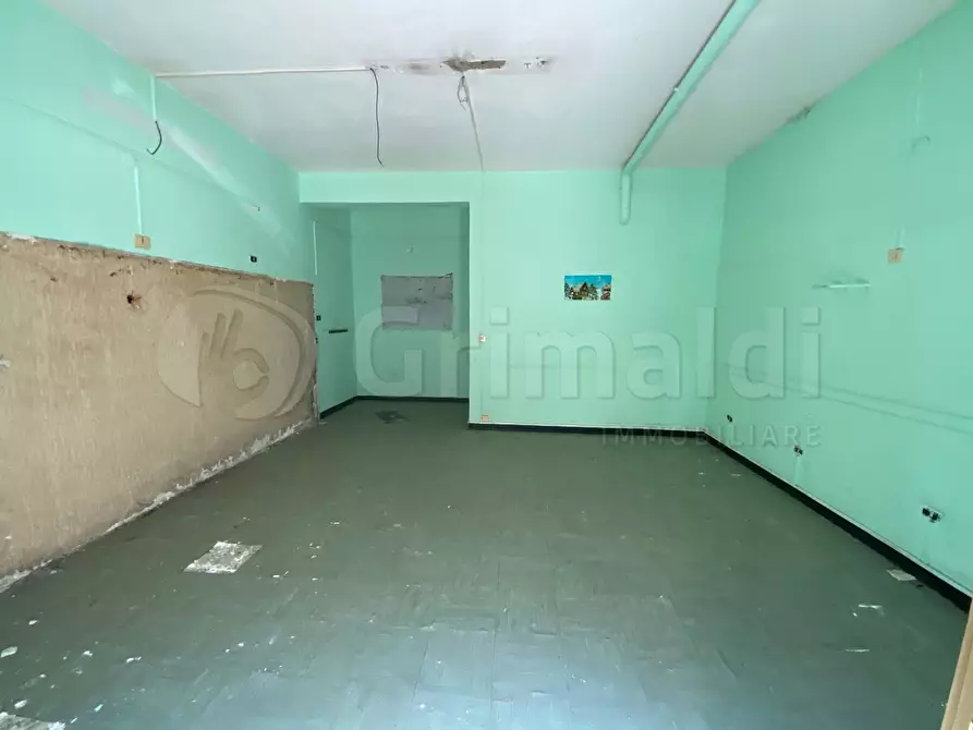 Immagine 3 di Locale commerciale in affitto  a Giugliano In Campania