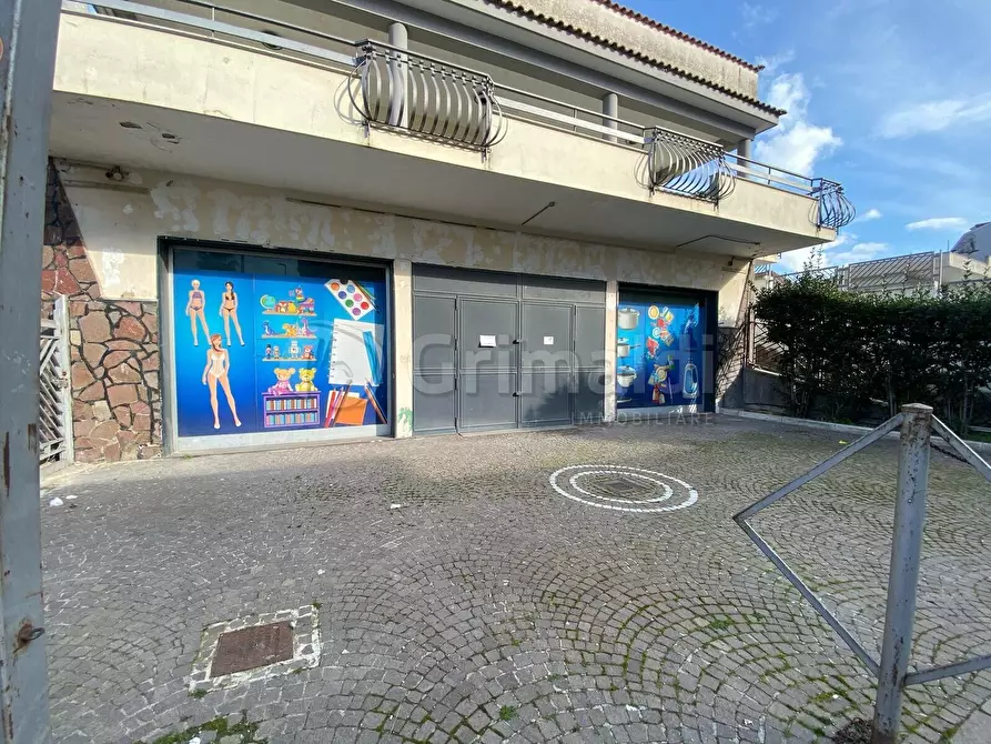 Immagine 4 di Locale commerciale in affitto  a Giugliano In Campania
