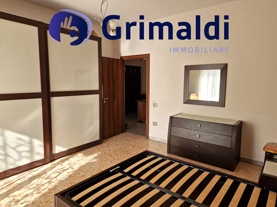 Immagine 13 di Trilocale in vendita  in Via Diomede Carafa 34 a Napoli