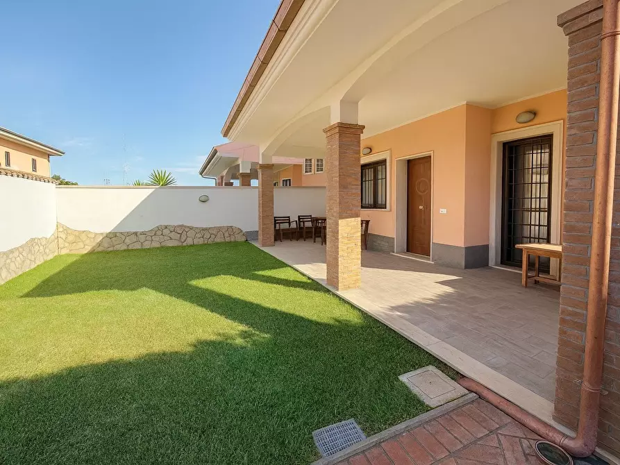 Immagine 4 di Casa bifamiliare in vendita  in Via Casal di Claudia 47 a Anzio