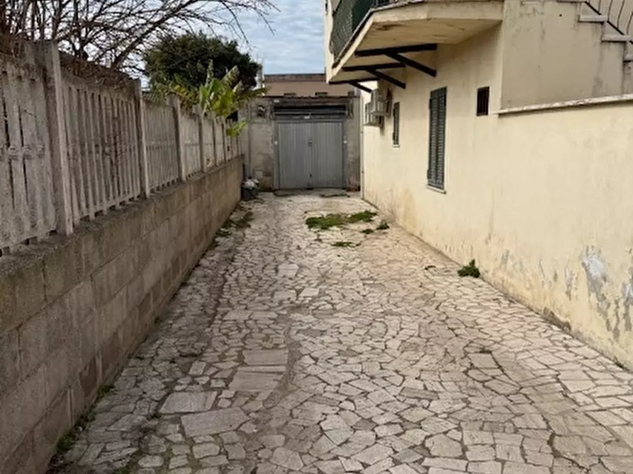 Immagine 2 di Magazzino in vendita  in Viale Guglielmo Marconi 229 a Anzio