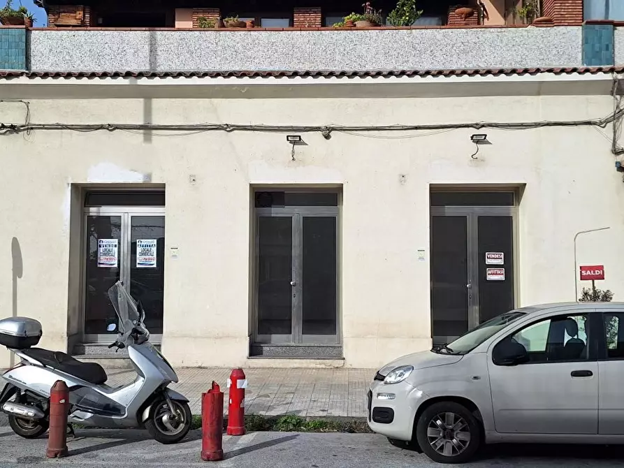 Immagine 1 di Locale commerciale in vendita  in Via Consolare Pompea 1561 a Messina