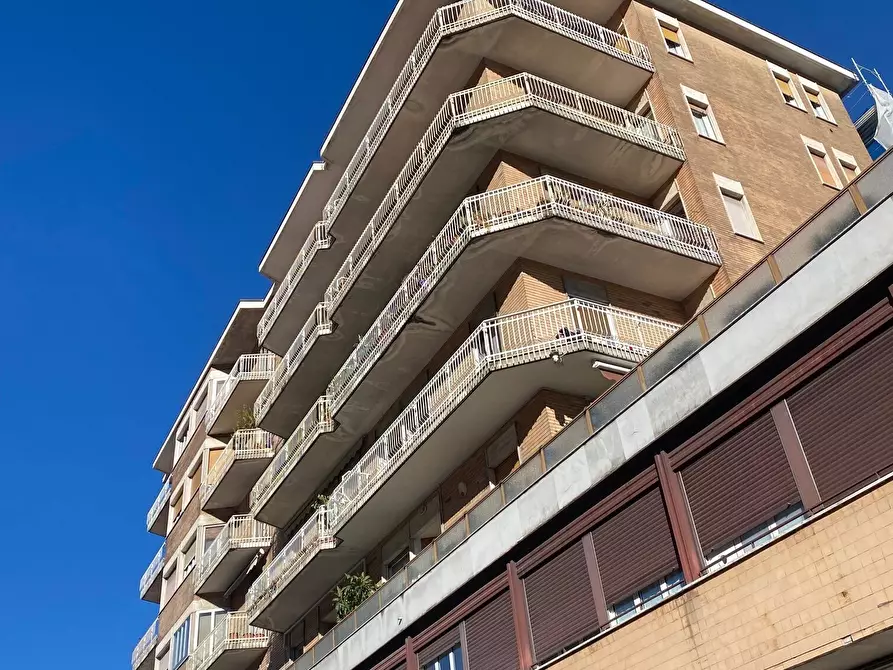 Immagine 2 di Trilocale in vendita  in Viale Innocenzo 19 a Como