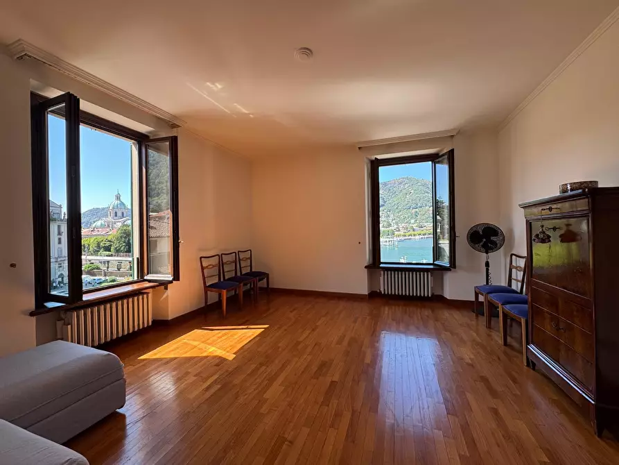 Immagine 8 di Trilocale in affitto  in Piazza De Orchi 1 a Como