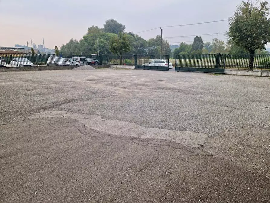 Immagine 2 di Attività artigianale in vendita  in VIA TRIESTE 37 a Erba