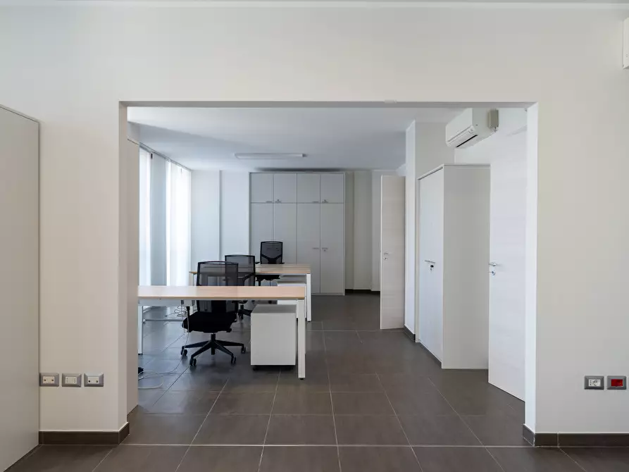 Immagine 9 di Ufficio in vendita  in Via Colonnello Archimede Costadura 2C a Lecce